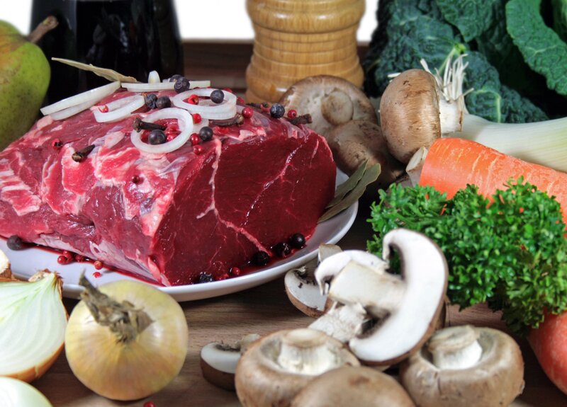 Raw Meat with Vegetables — Red