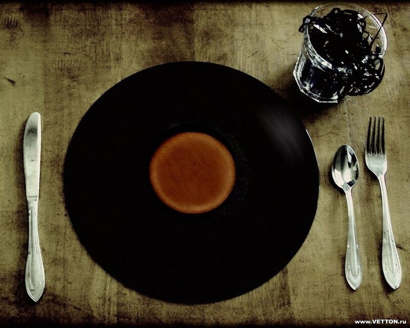 Record-shaped Plate with Food