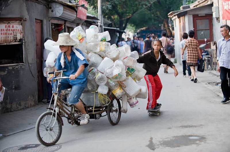 Recycling in a busy alley