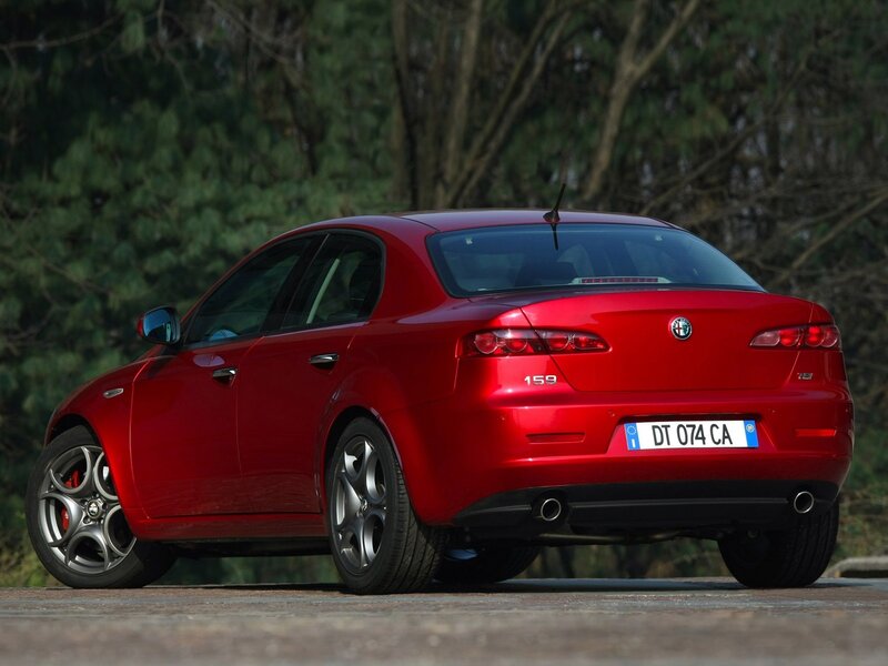 red alfa romeo 159