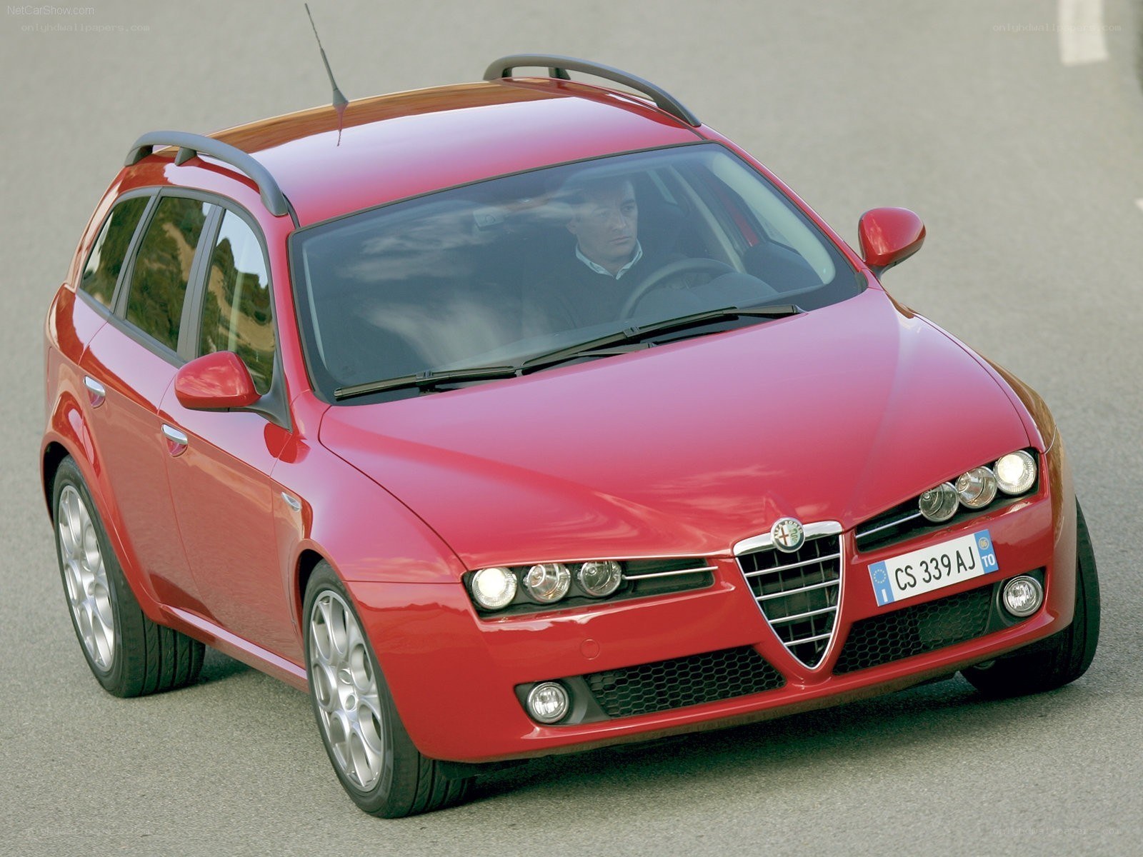 red alfa romeo 159 station wagon