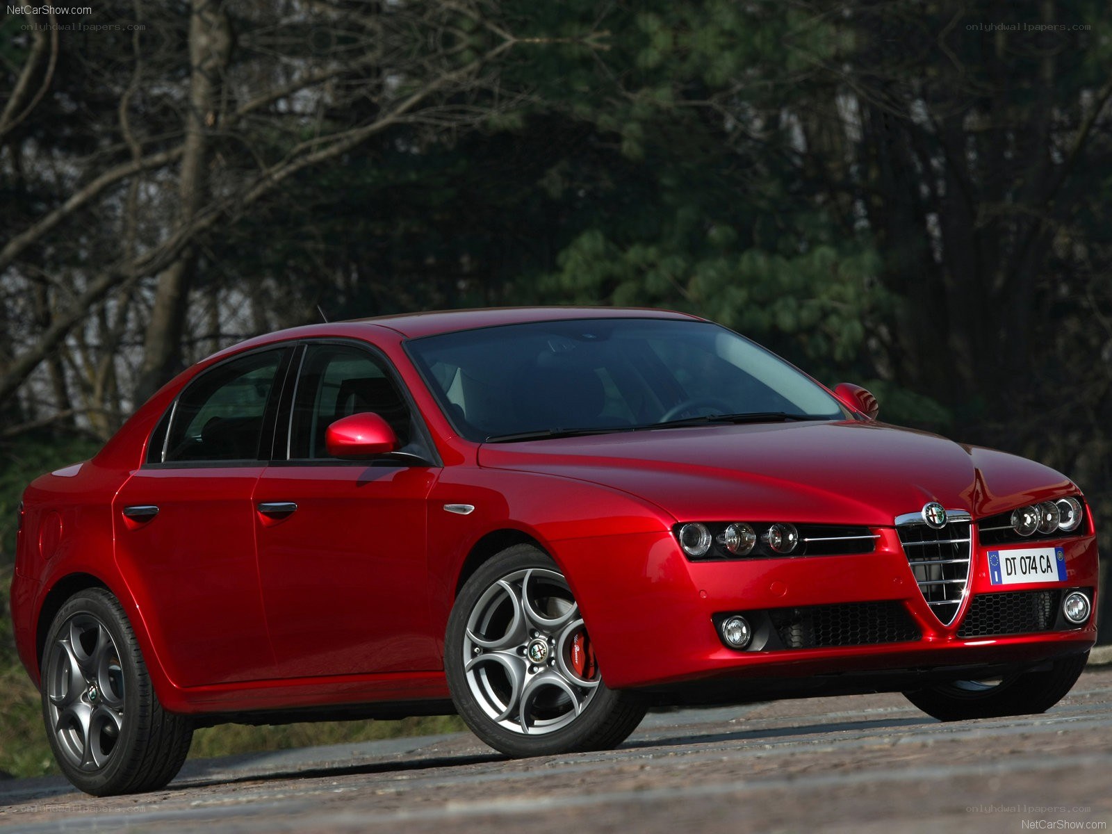 Red Alfa Romeo 159