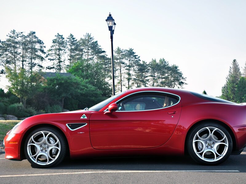 Red Alfa Romeo 8c