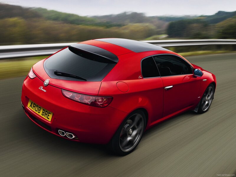red alfa romeo brera in motion