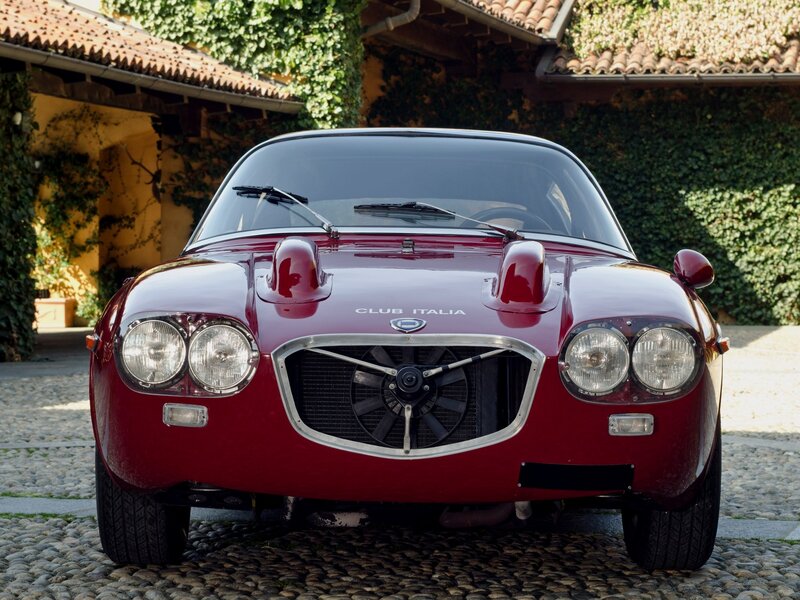 Red Alfa Romeo Club Italia