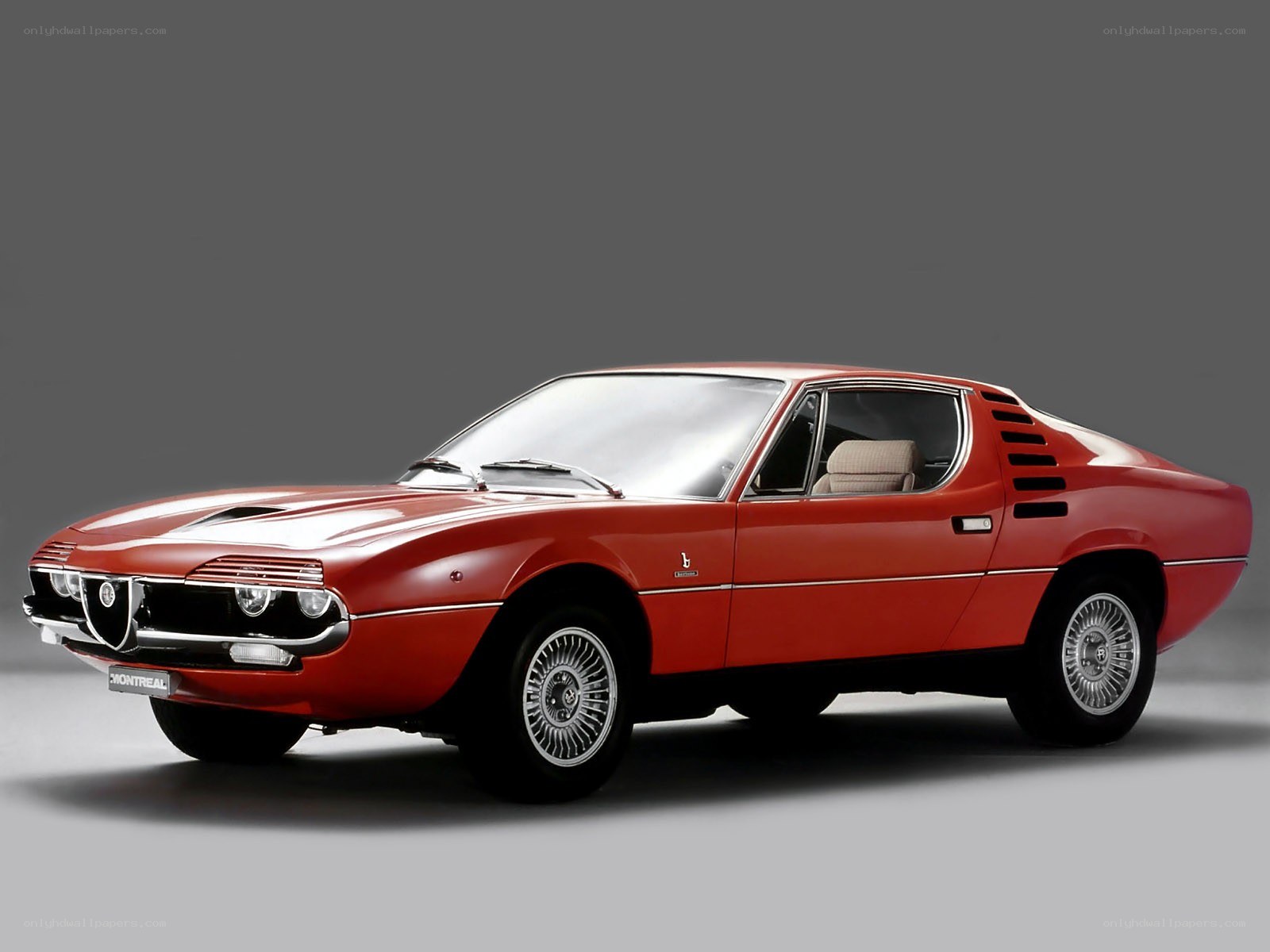 Red Alfa Romeo Montreal
