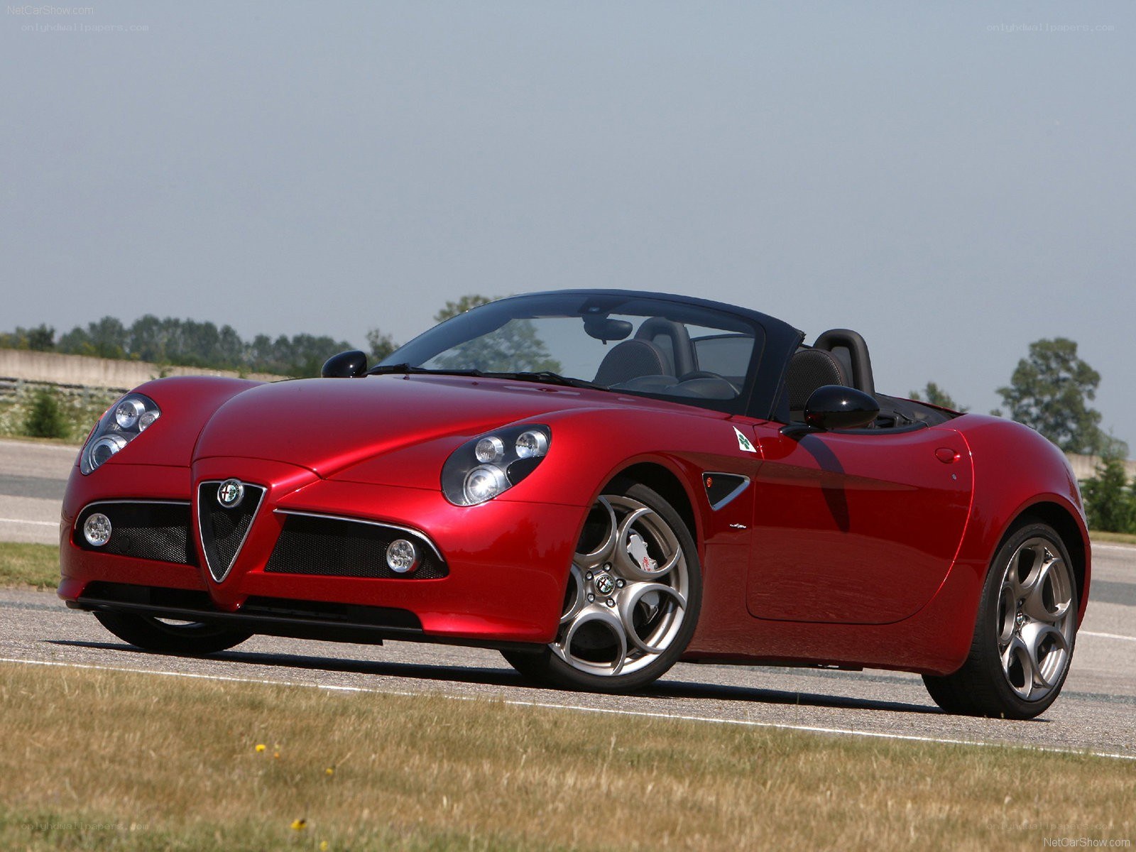 red alfa romeo spider