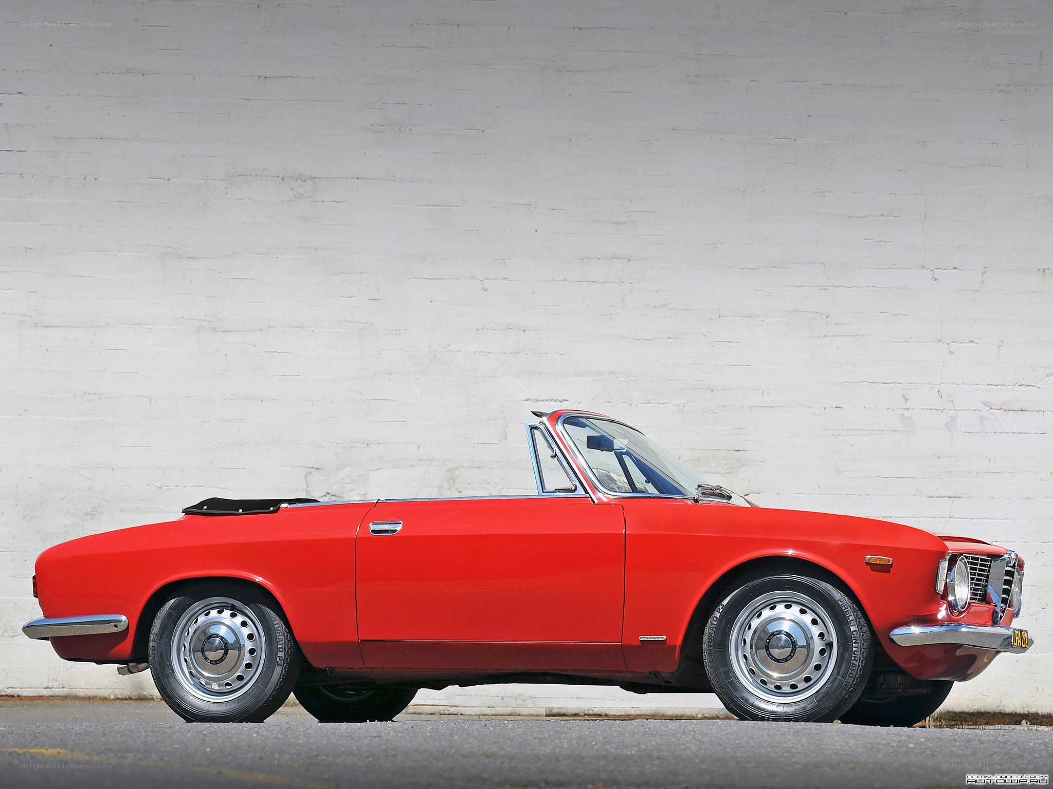 Red Alfa Romeo Spider