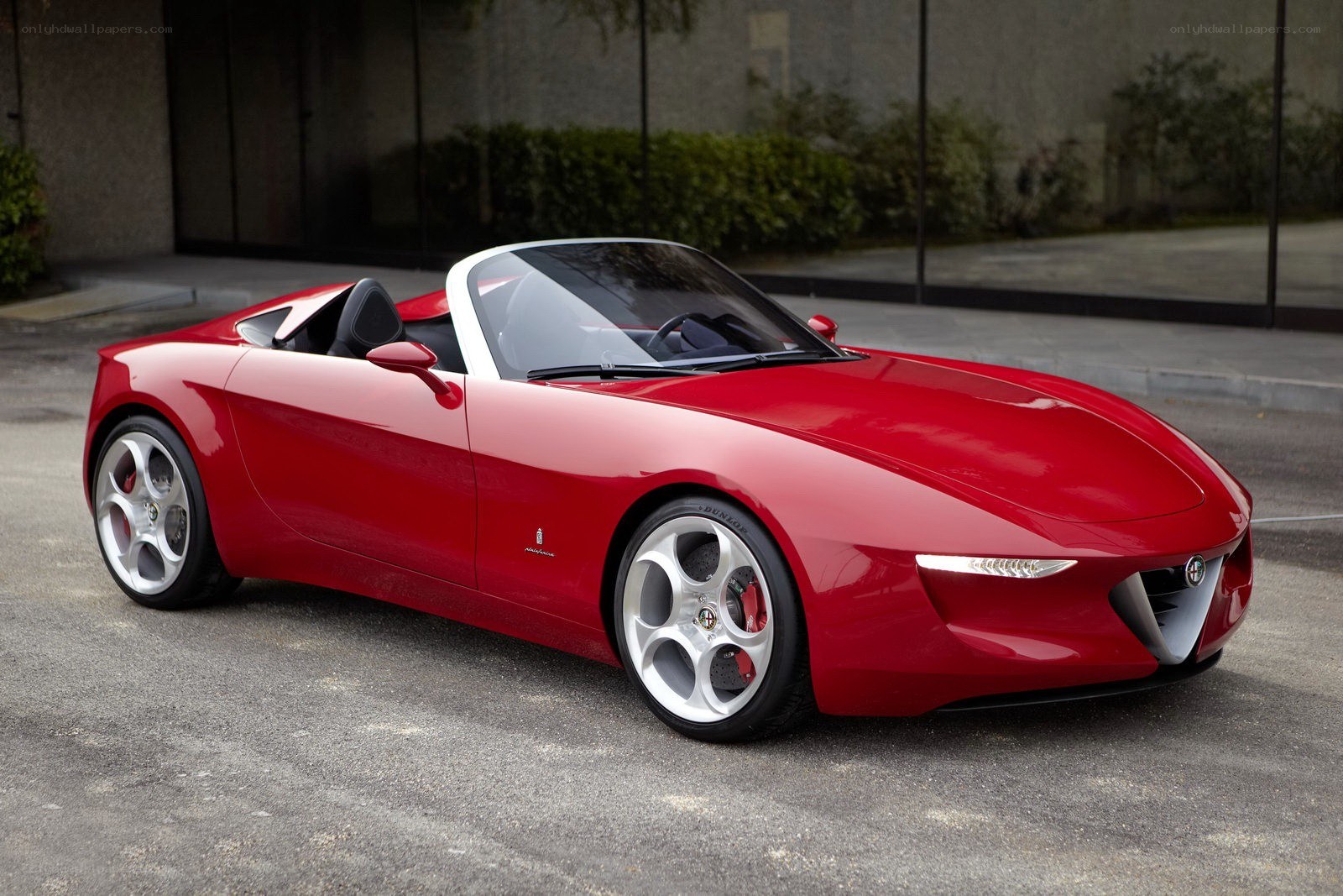 Red Alfa Romeo Spider concept