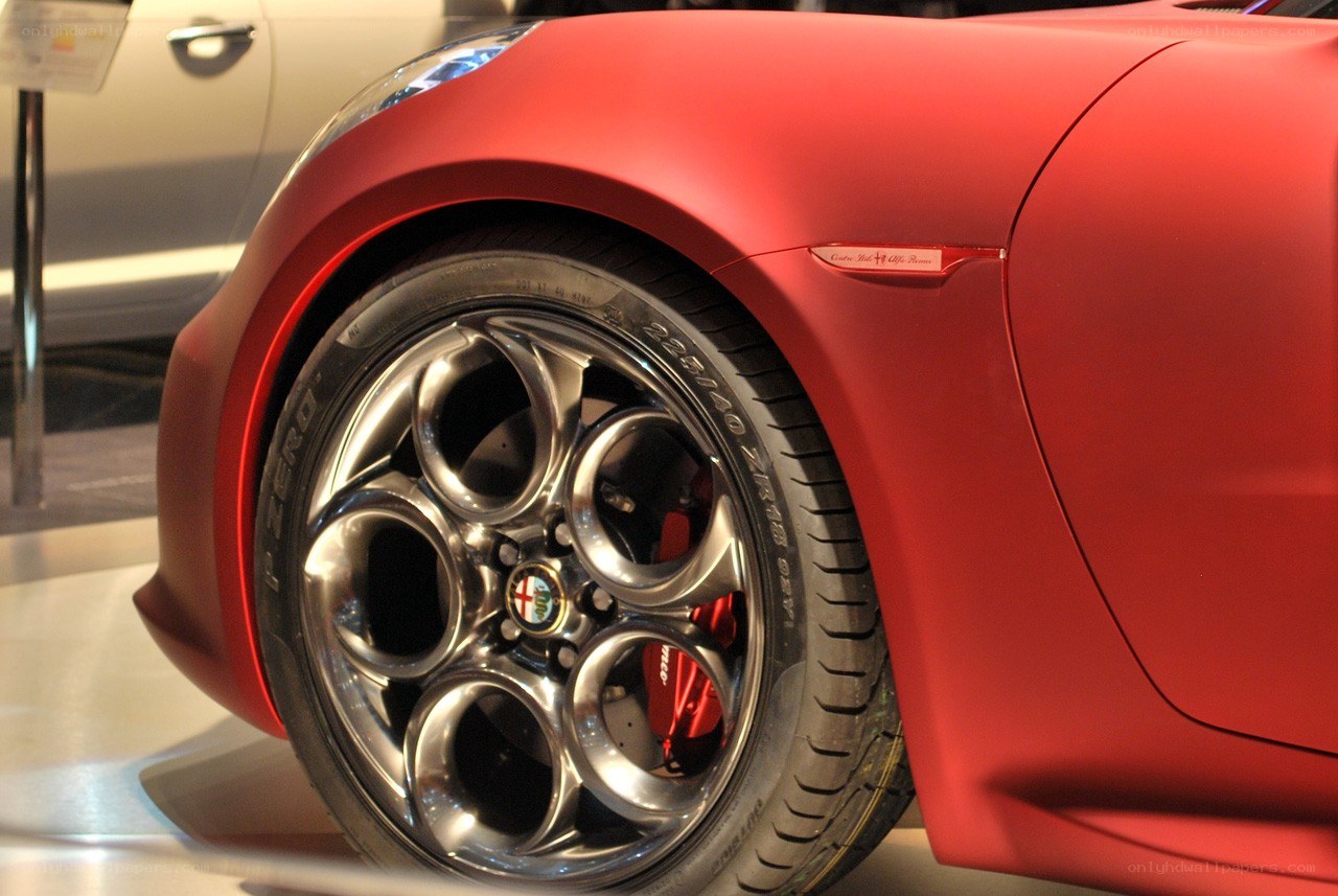 red alfa Romeo wheel