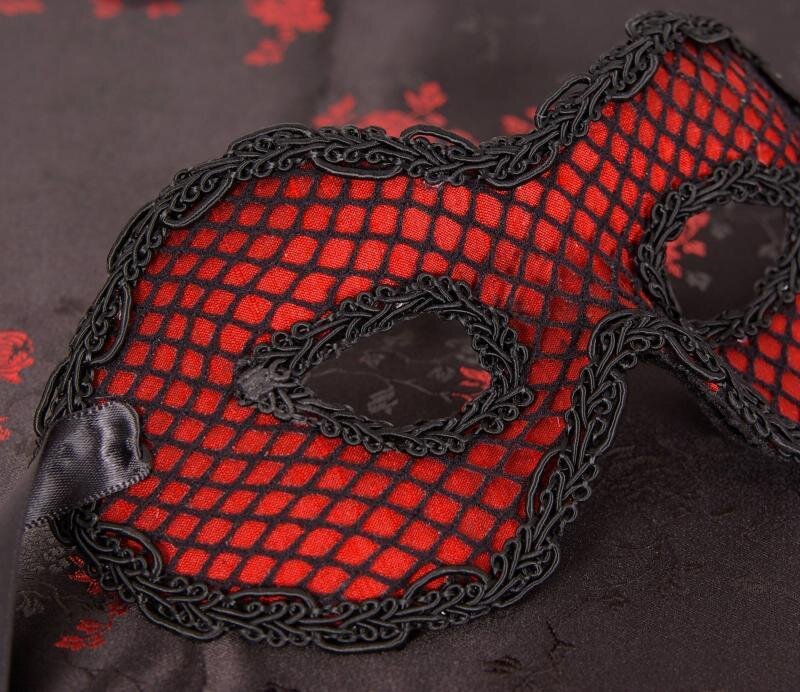 red and black lace mask