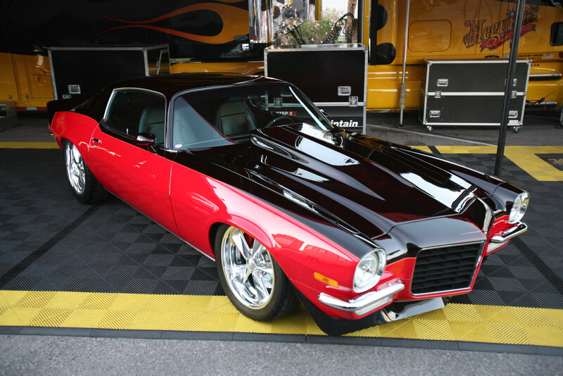 Red and Black Muscle Car — Showcase, Photograph