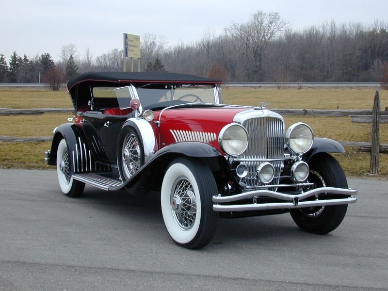 Red and Black Vintage Car — Calm, Autumn
