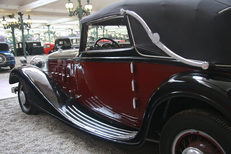 Red and Black Vintage Car — Calm
