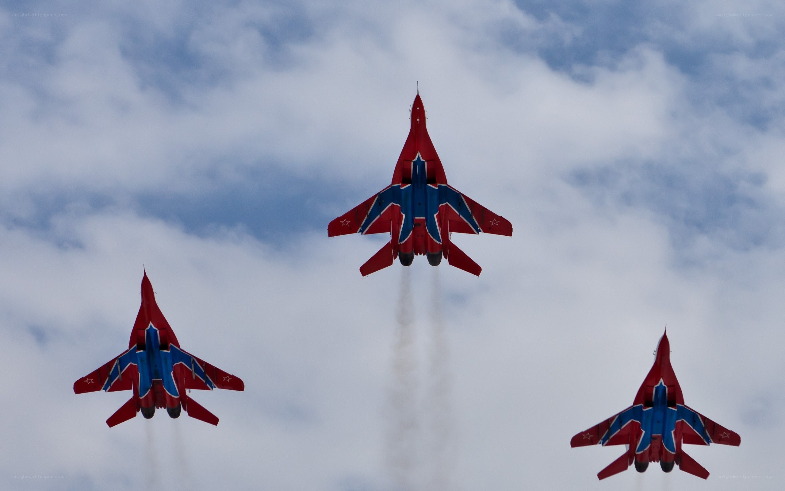 Red and blue jets in formation