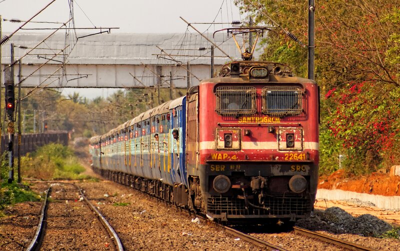 Red and Blue Train — Active