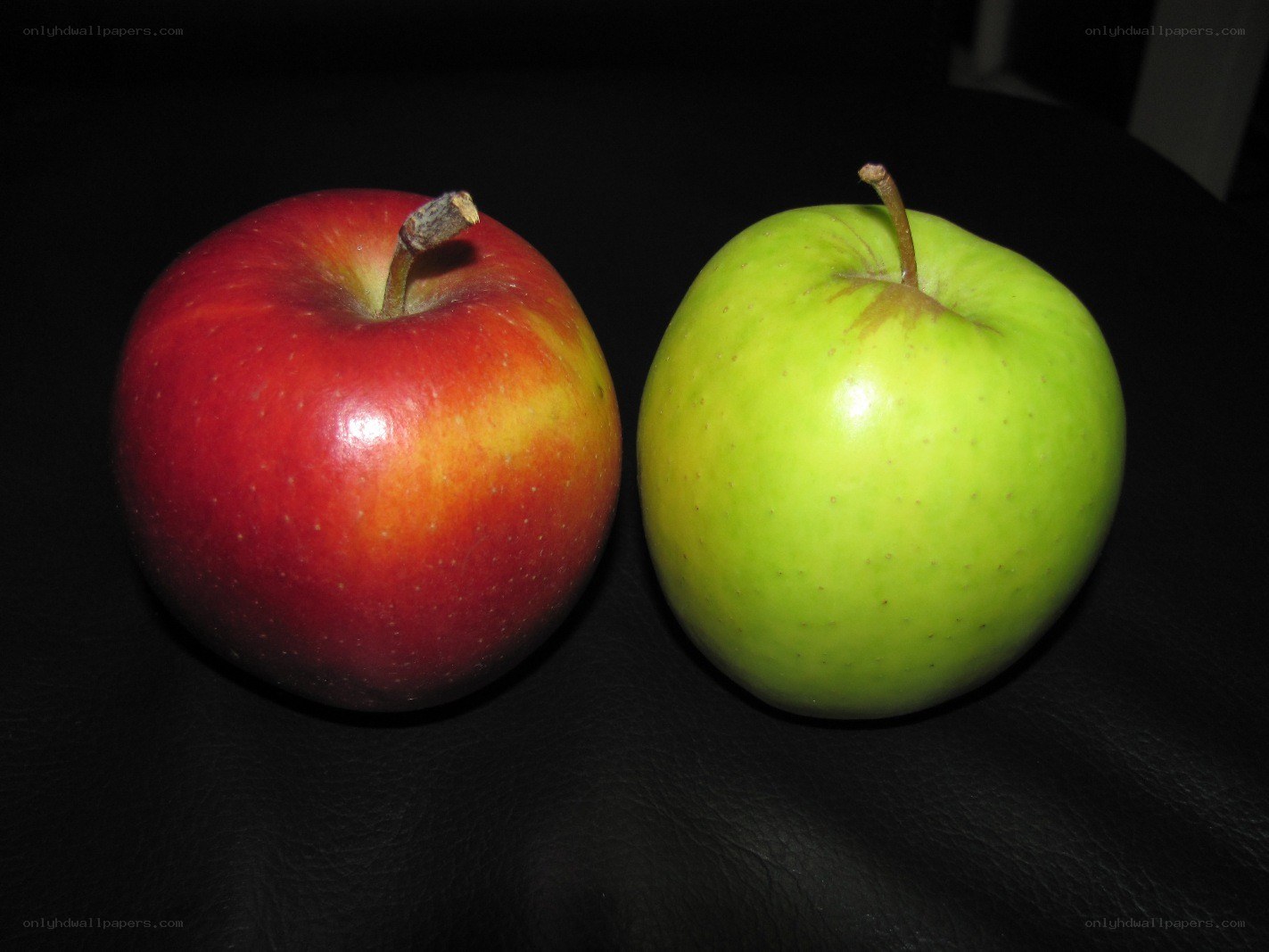 red and green apples