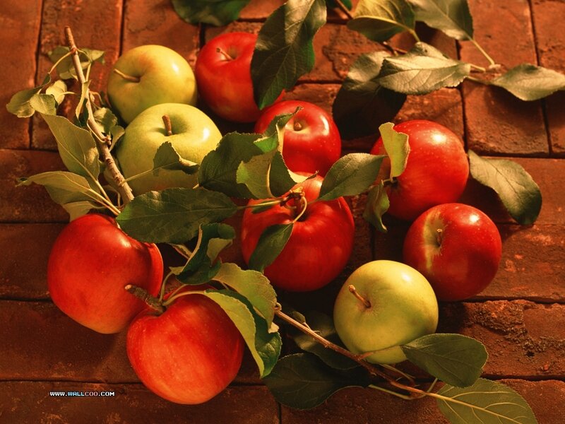 Red and Green Apples — Natural