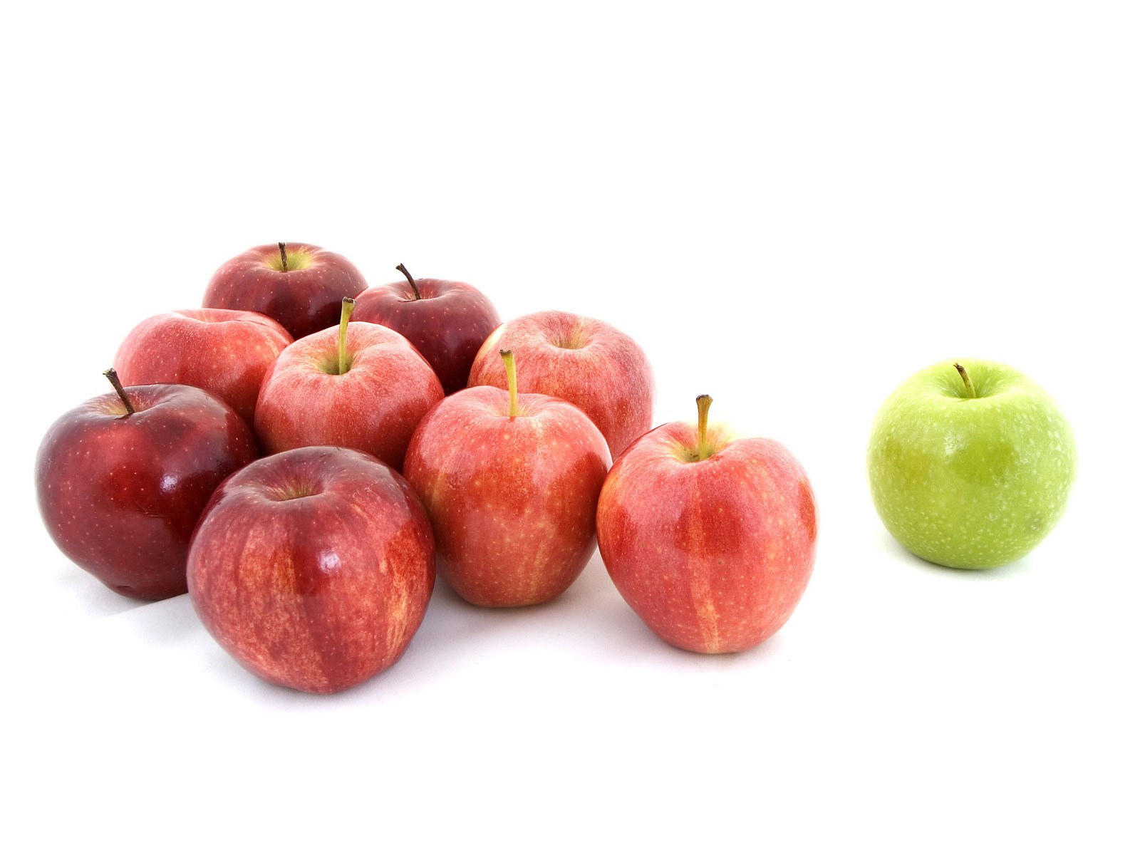 red and green apples