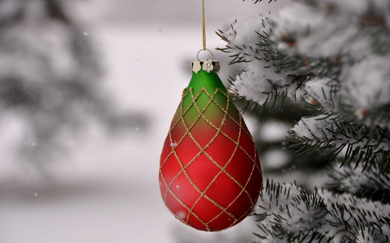 Red and Green Ornament — Calm