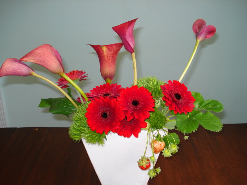 Red and Pink Flower Arrangement — Calm