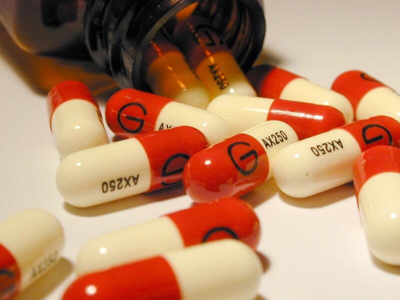 Red and White Capsules — Neutral