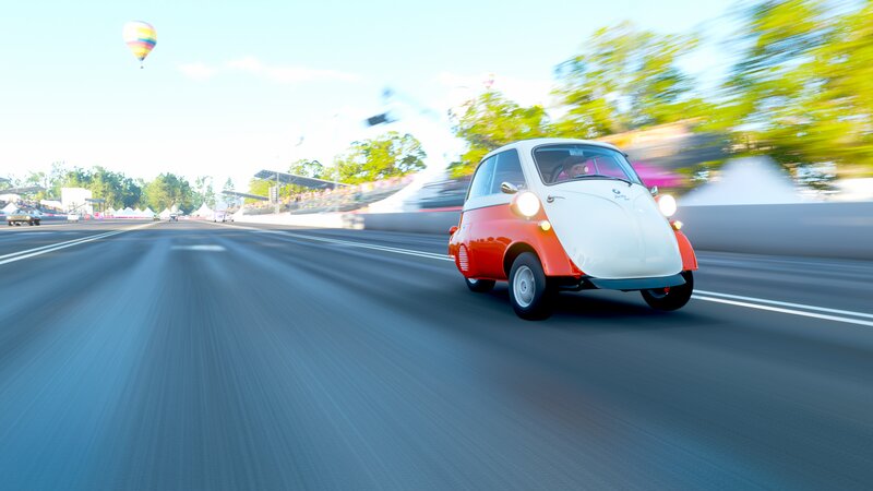 Red and White Car — Dynamic