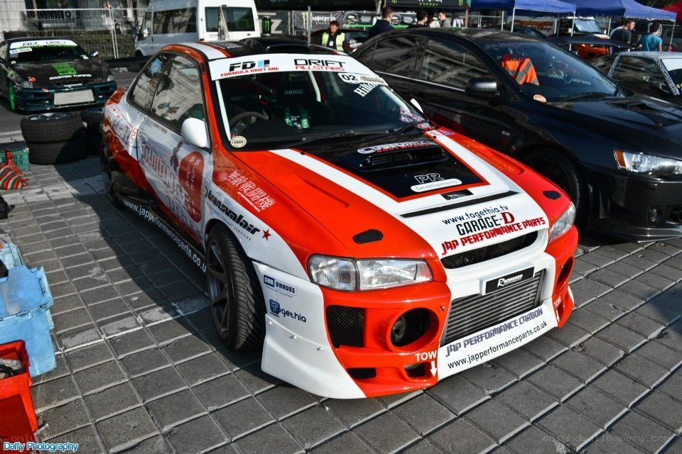 red and white drift car