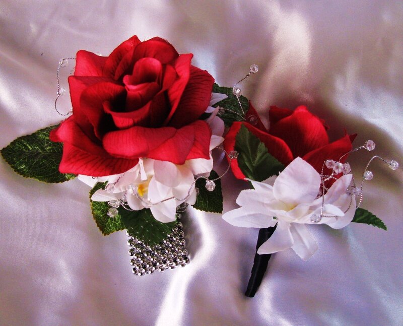 red and white floral boutonniere