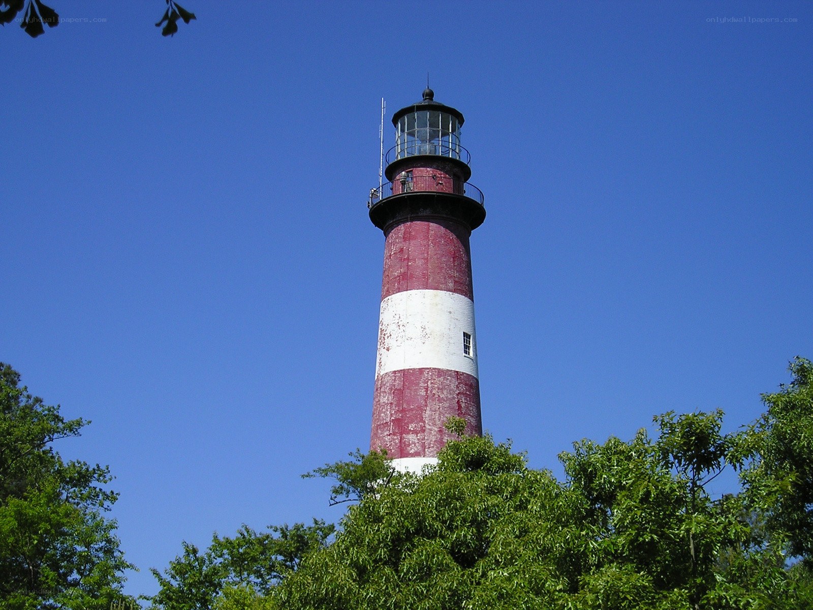 red and white lighthouse