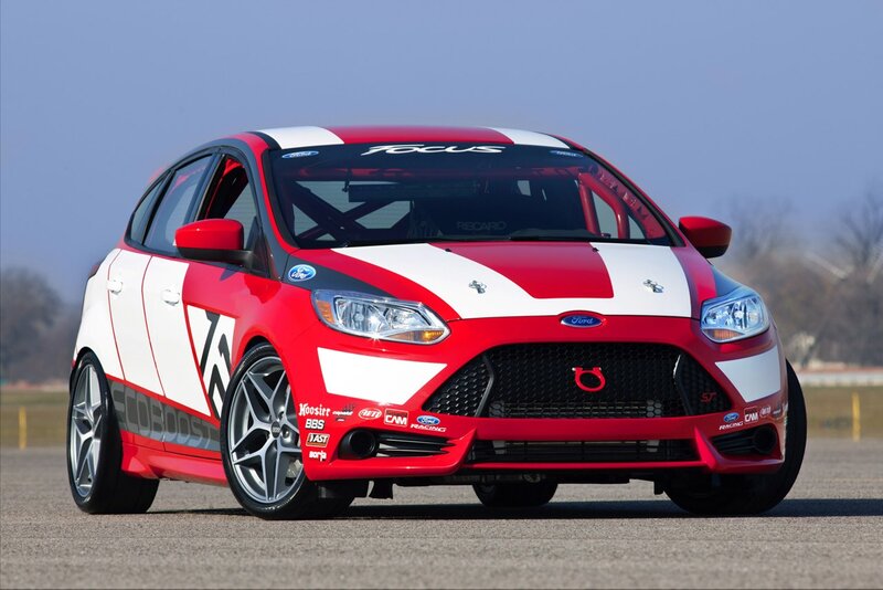 Red and White Race Car — Dynamic, Afternoon, Photograph, Race Car