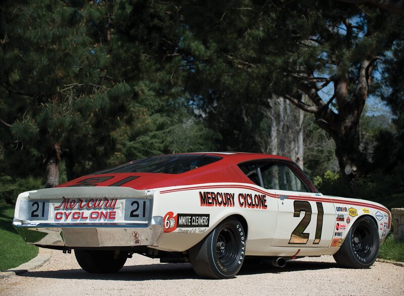 Red and White Race Car — Serene