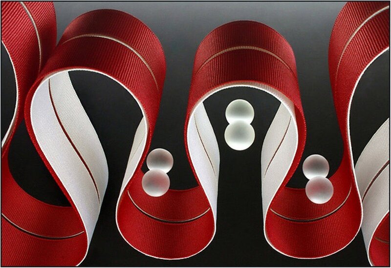 Red and white ribbon sculpture