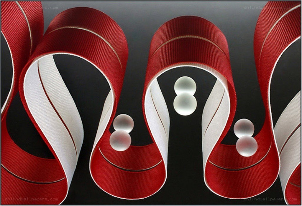 Red and white ribbon sculpture