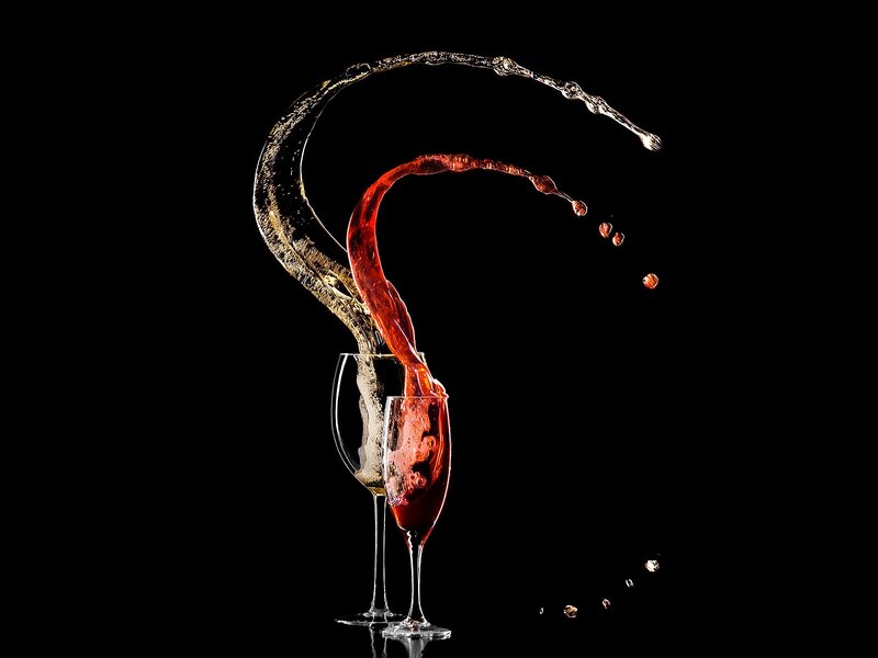 Red and White Wine Splashing — Black