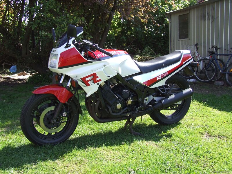 Red and white Yamaha FZ750 motorcycle