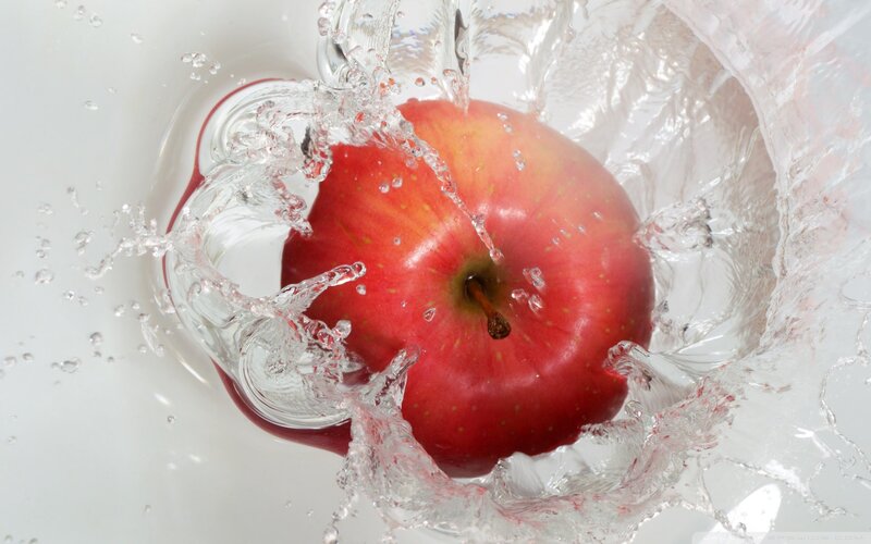 Red Apple in Water — Dynamic, Photograph, Splash