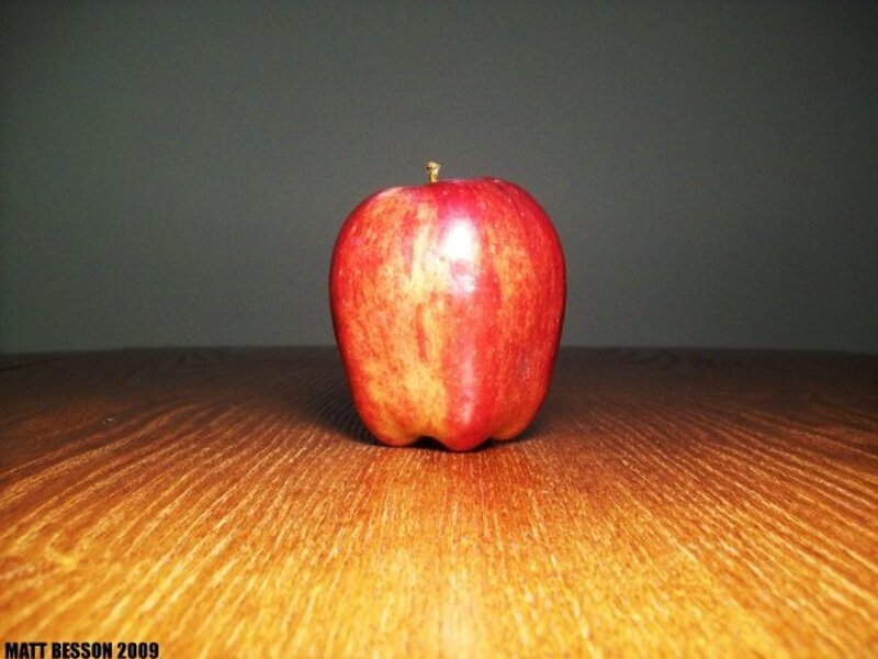Red apple on wooden table