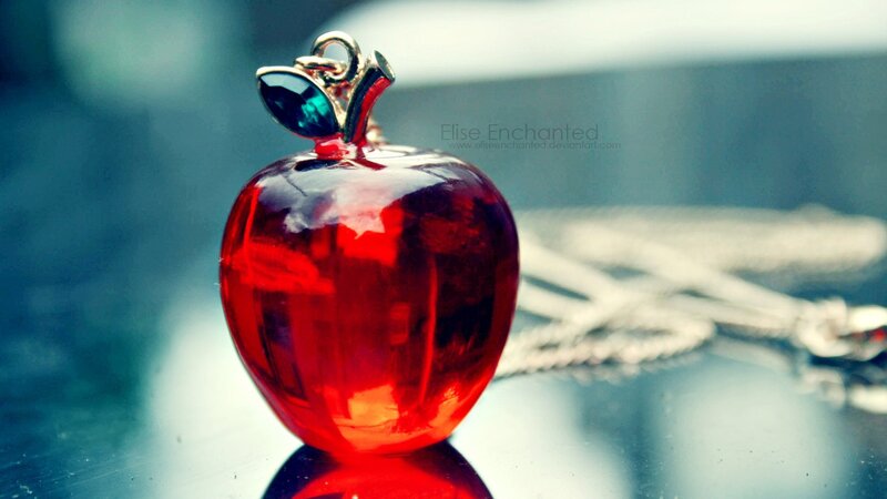 Red apple pendant