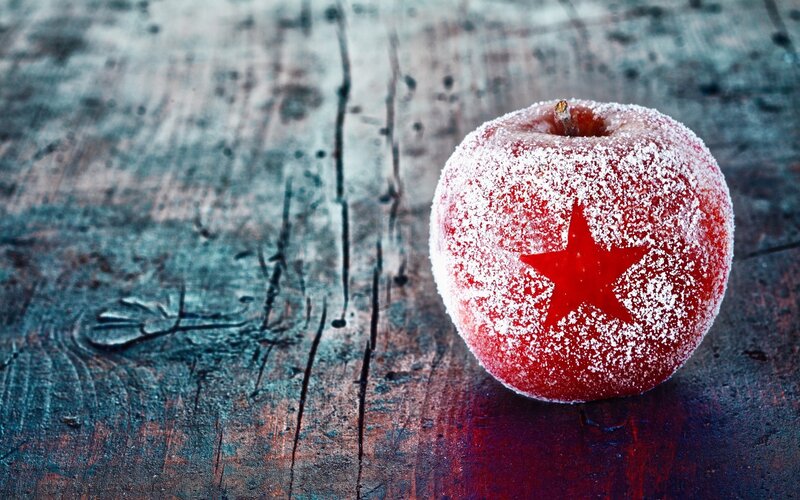 Red Apple with Star — Dramatic