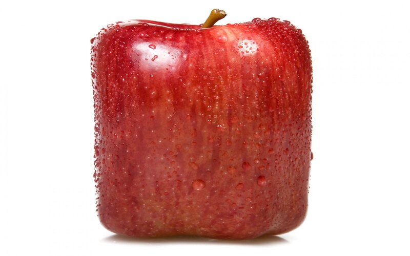 Red Apple with Water Droplets — Clean