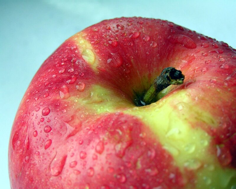 Red Apple with Water Droplets — Fresh