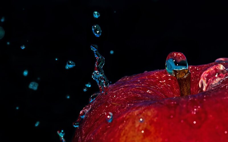 Red Apple with Water Splash — Dramatic, Photograph