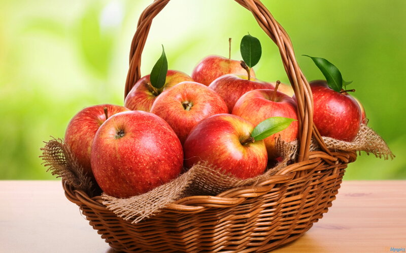 Red Apples in Basket — Fresh