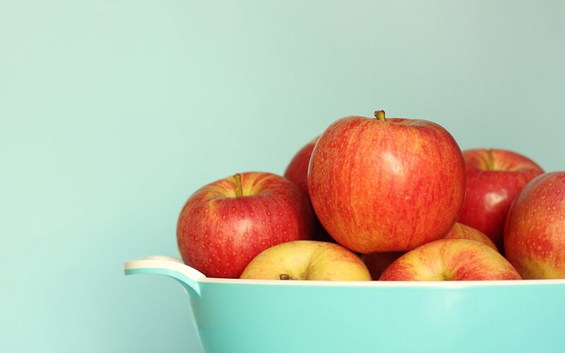 Red Apples in Bowl — Calm