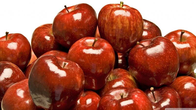 Red Apples in Pile — Neutral