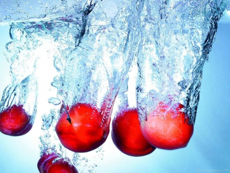 Red Apples in Water — Dynamic, Photograph