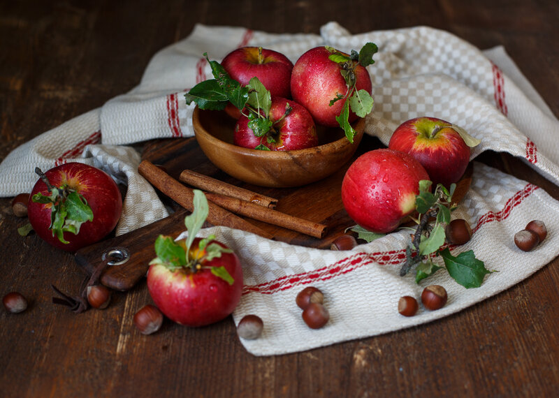 Red Apples with Cinnamon