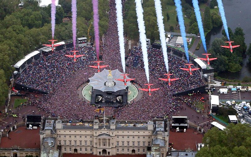 Red Arrows Aerobatic Team — Festive