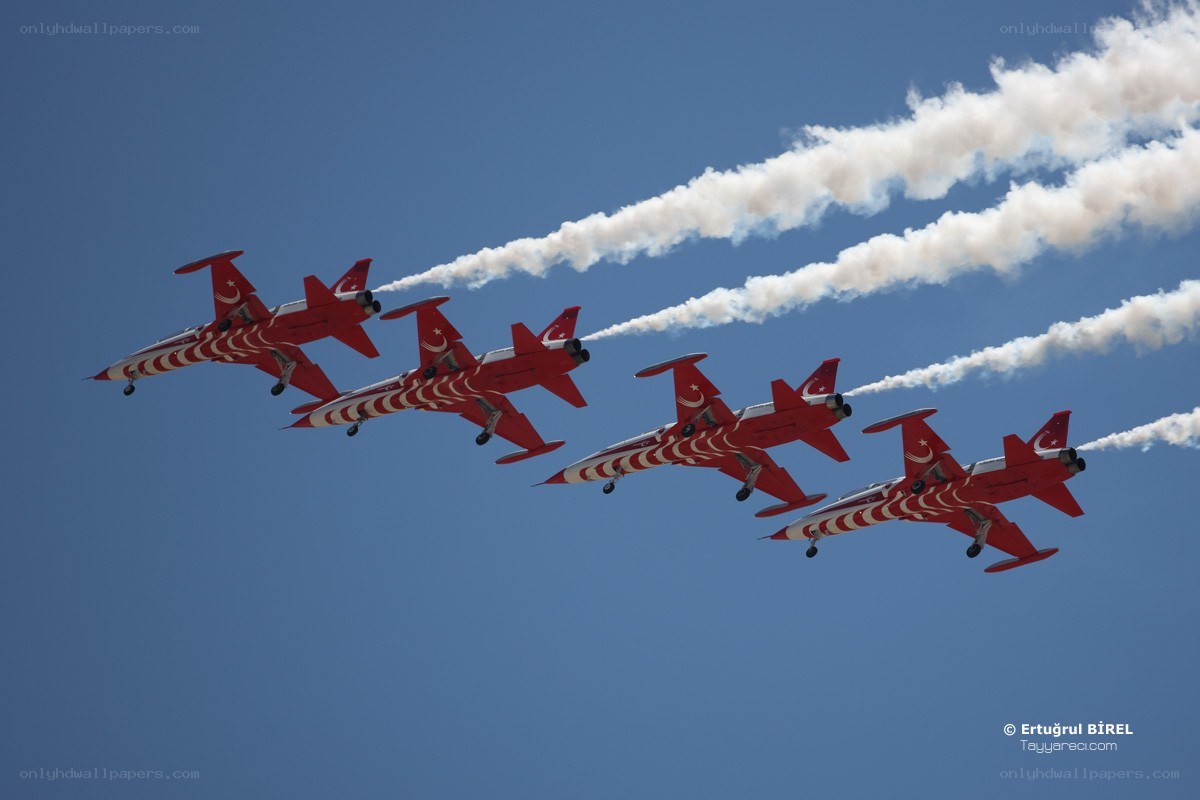 Red Arrows in formation